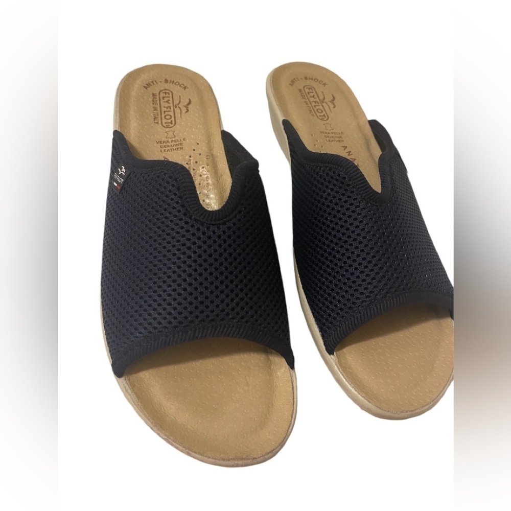 Fly Flot Flat Mule made in Italy soft and chic Retil price $120. new conditions